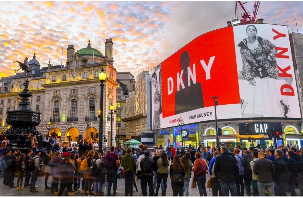 outdoor LED display screen showing large-format daylight visibility for public venue applications