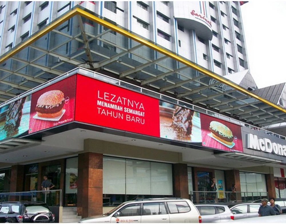 LED display board for shop entrance promotions and mall storefront visibility